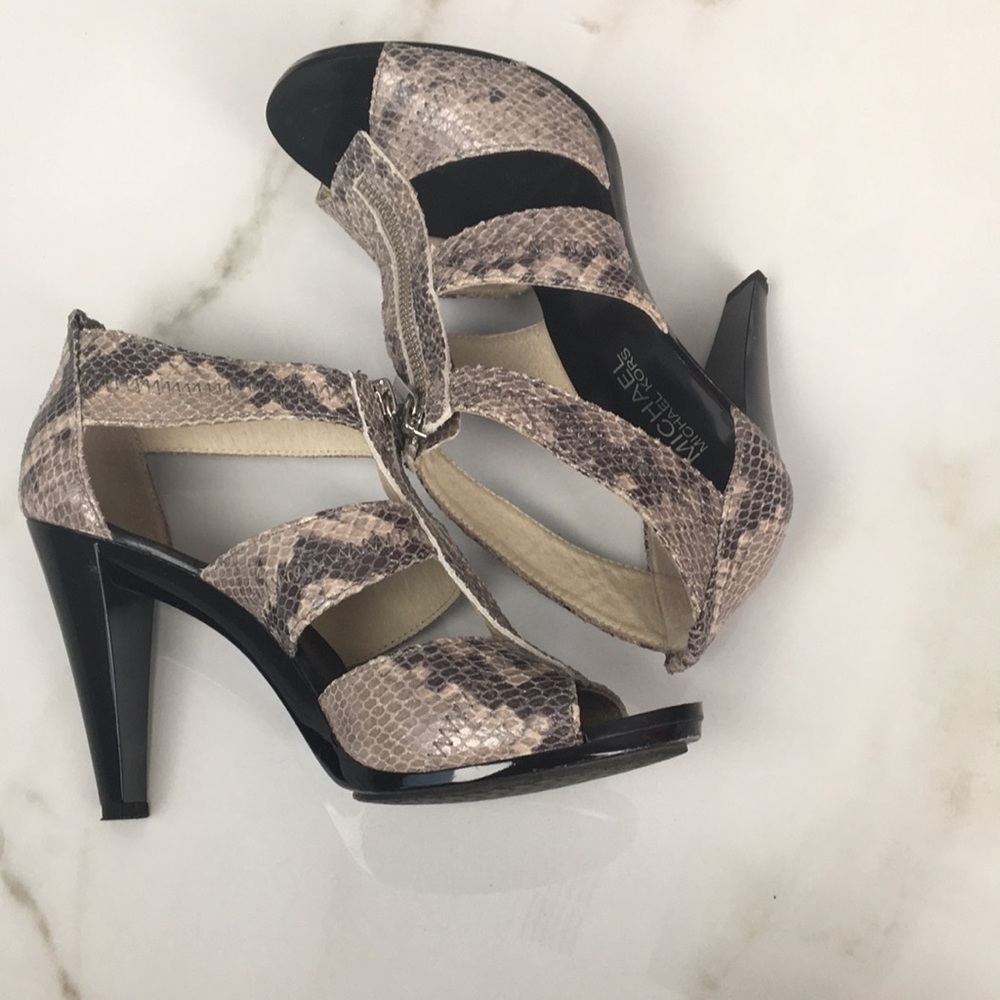 MICHAEL Michael Kors Berkley T-Strap Leather High Heel Sandal Size 7M - Picture 2 of 7